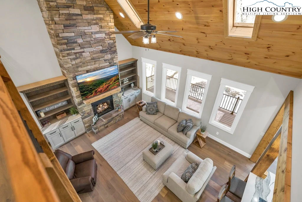 Image number 2 for the current listing