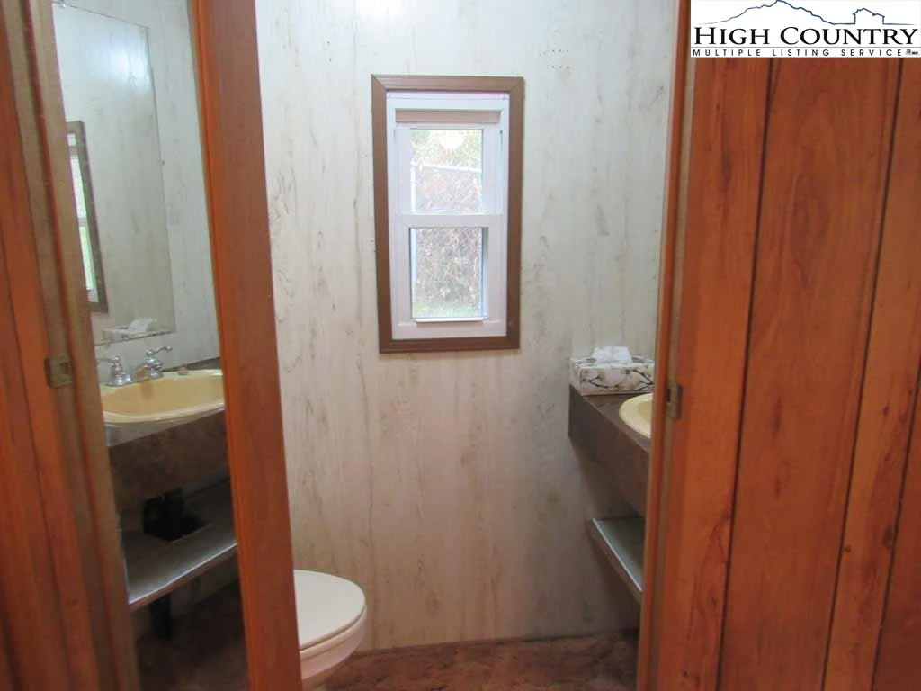 Image number 4 for the current listing