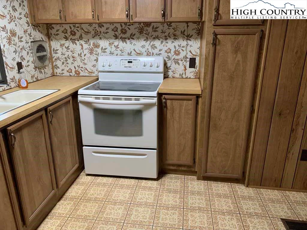 Image number 9 for the current listing