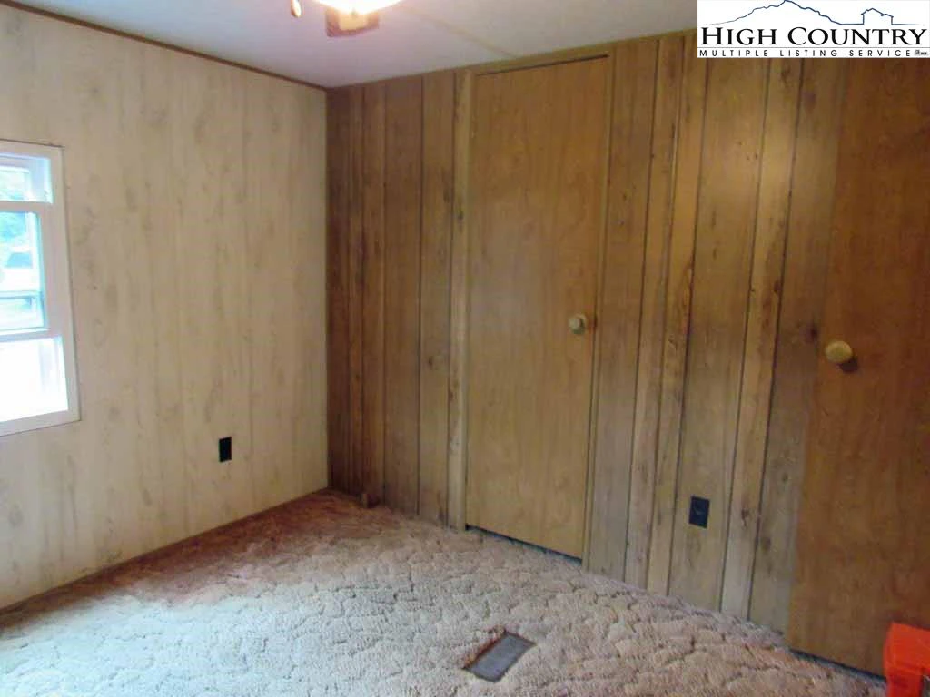 Image number 13 for the current listing
