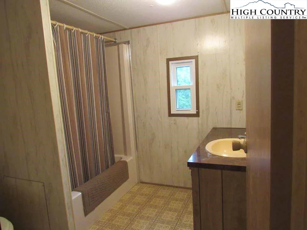 Image number 14 for the current listing