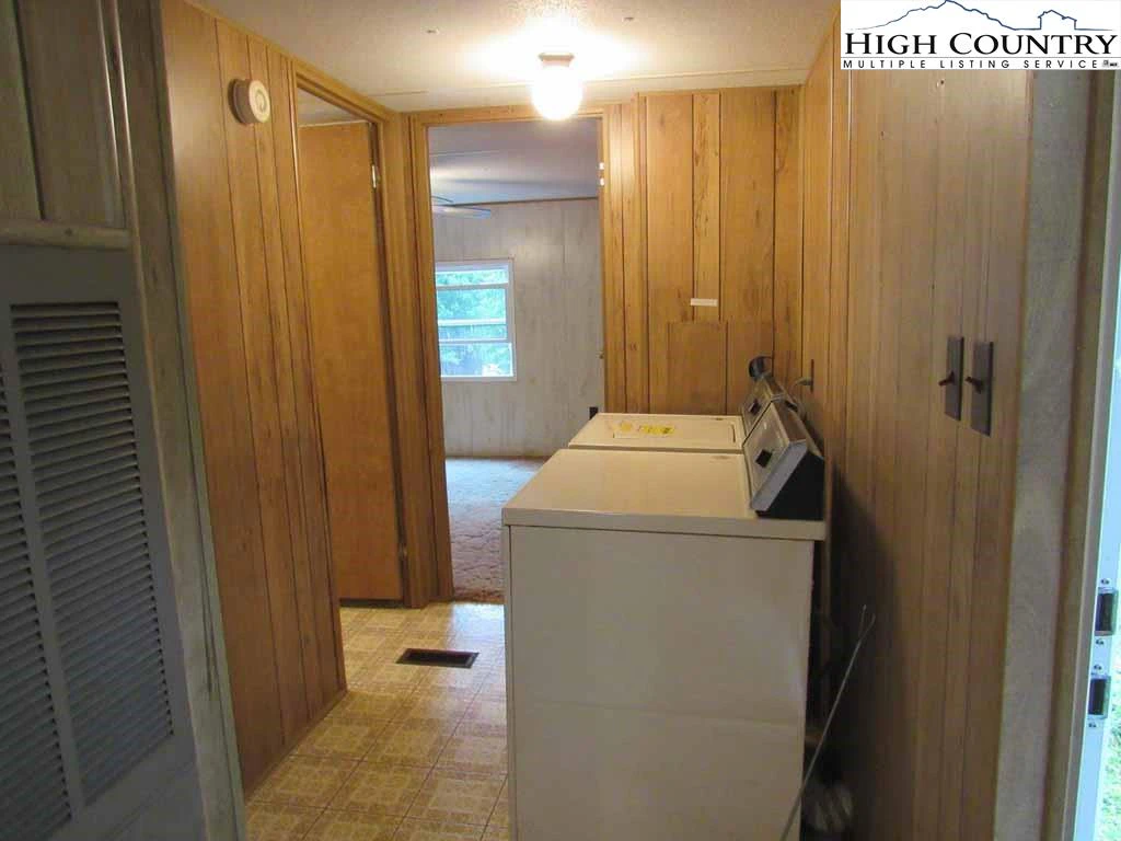 Image number 16 for the current listing