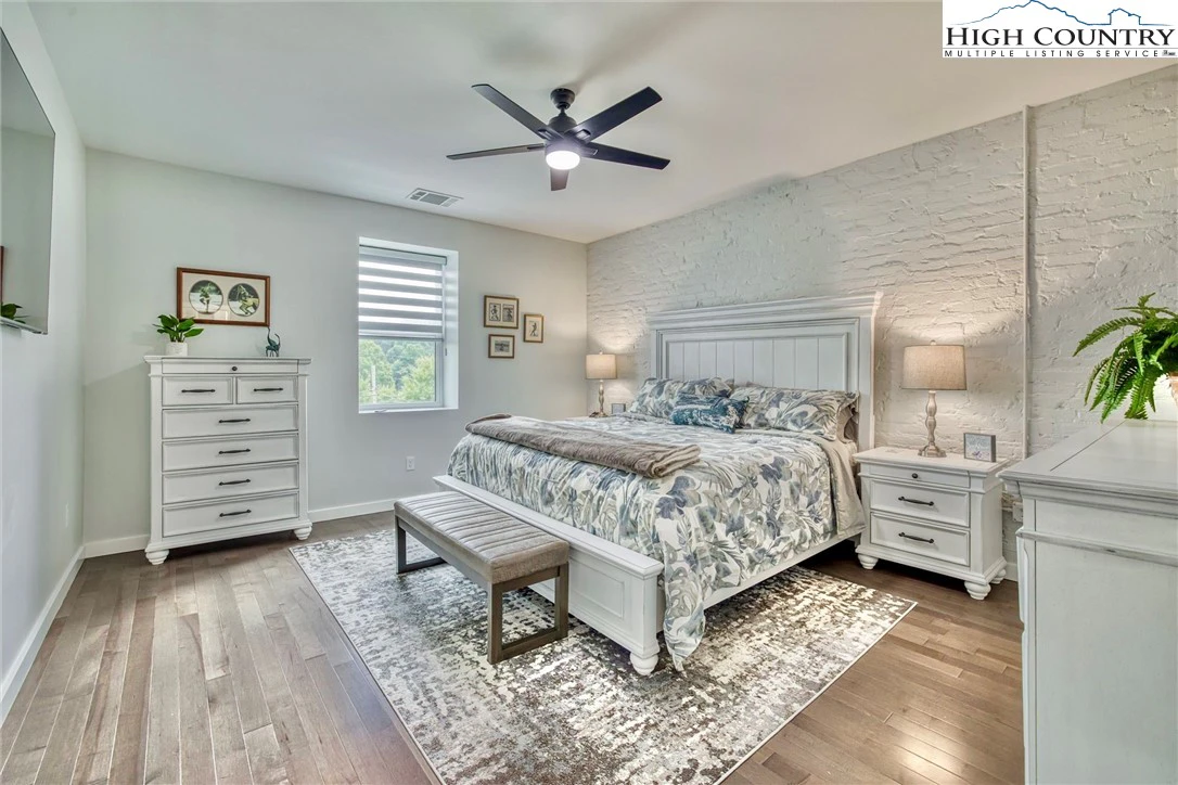 Image number 6 for the current listing