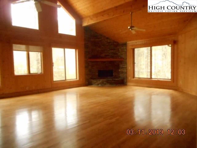 Image number 22 for the current listing