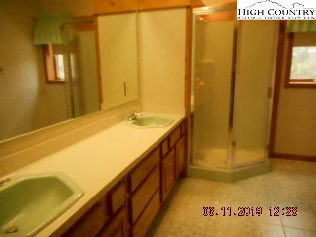 Image number 2 for the current listing