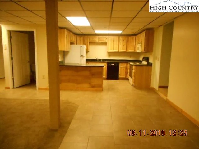 Image number 16 for the current listing
