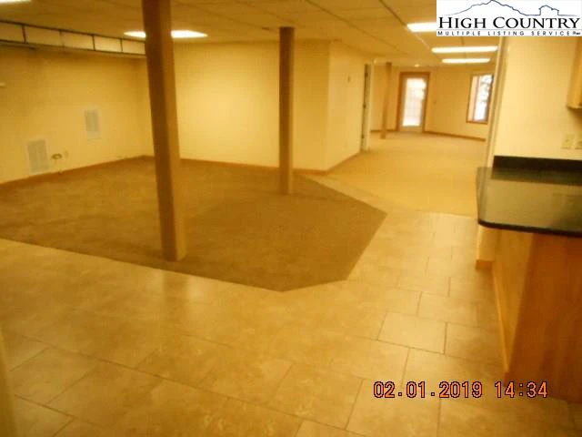 Image number 14 for the current listing