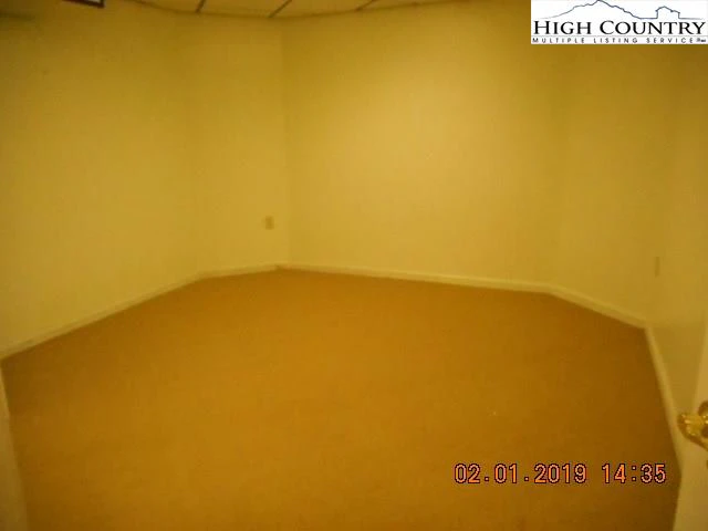 Image number 12 for the current listing