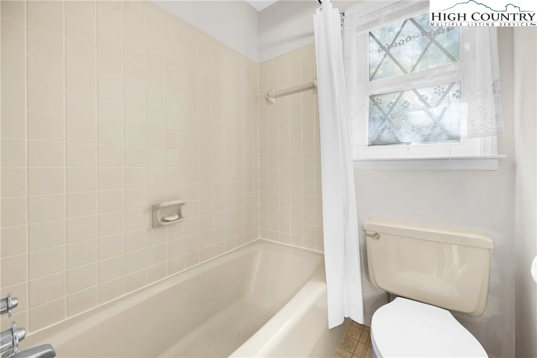Image number 4 for the current listing