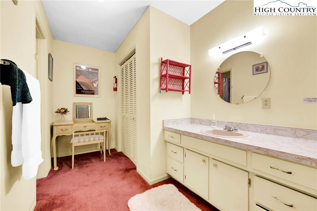 Image number 7 for the current listing