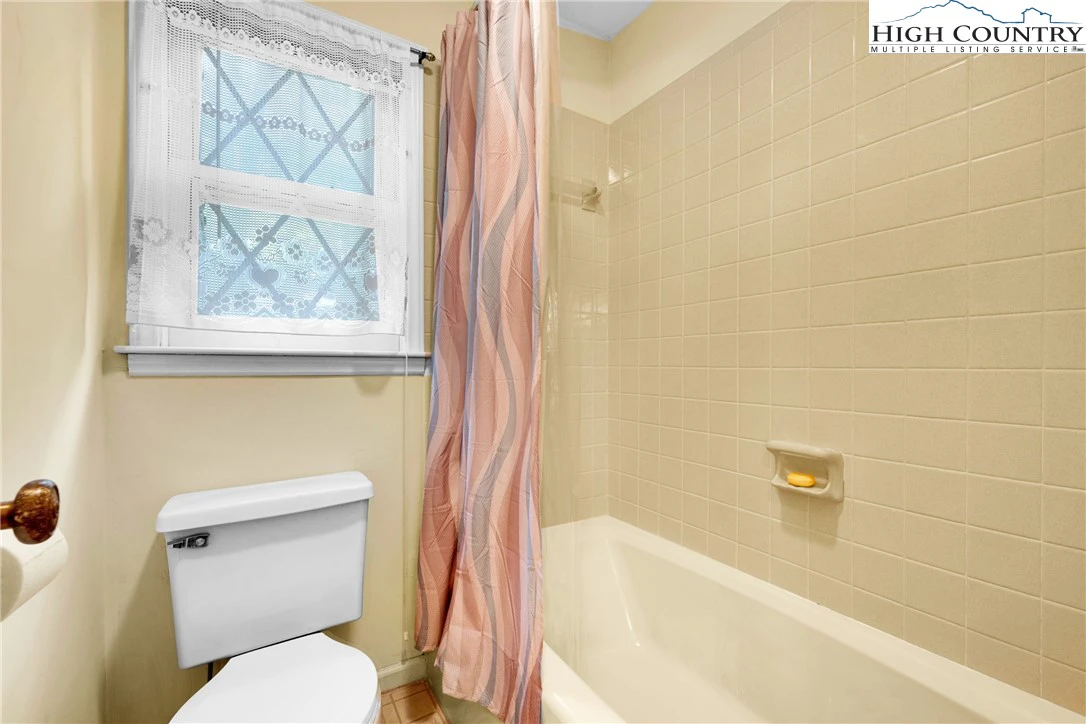 Image number 8 for the current listing