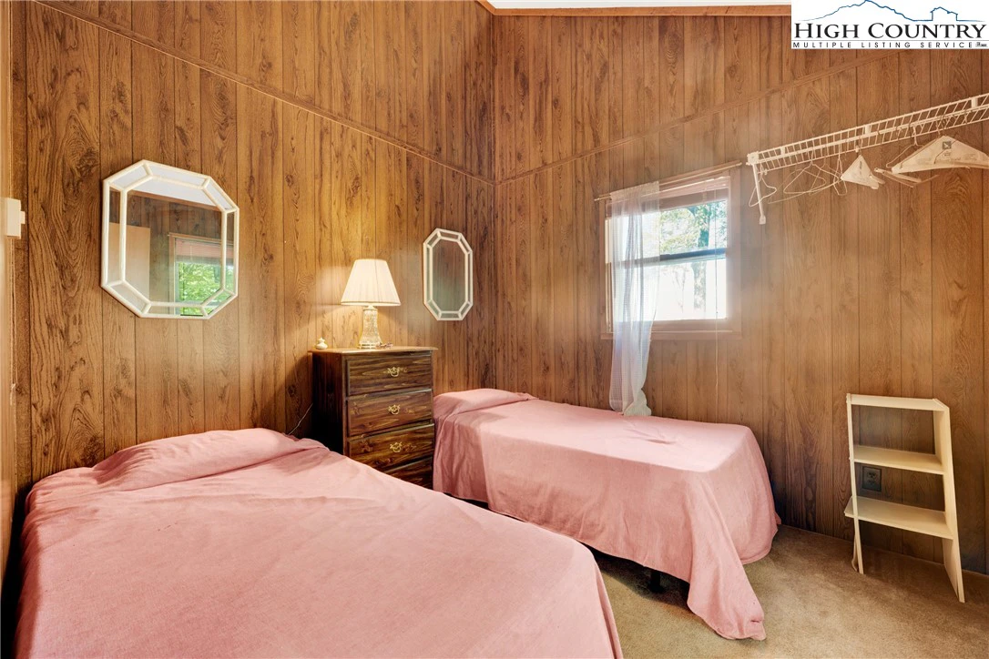 Image number 22 for the current listing
