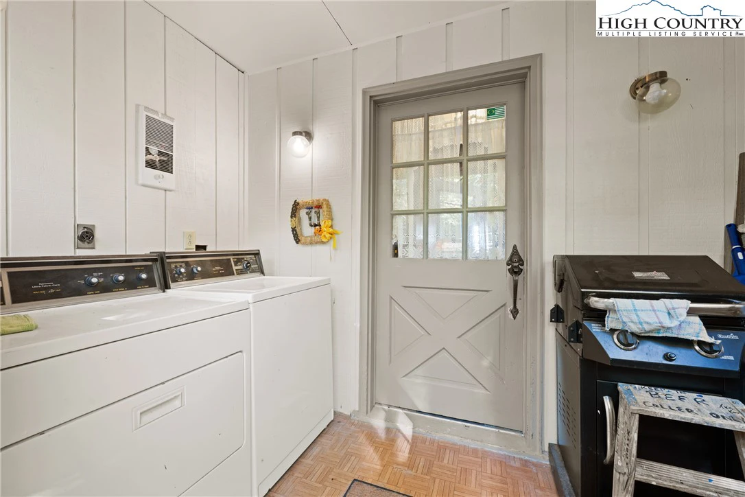 Image number 9 for the current listing