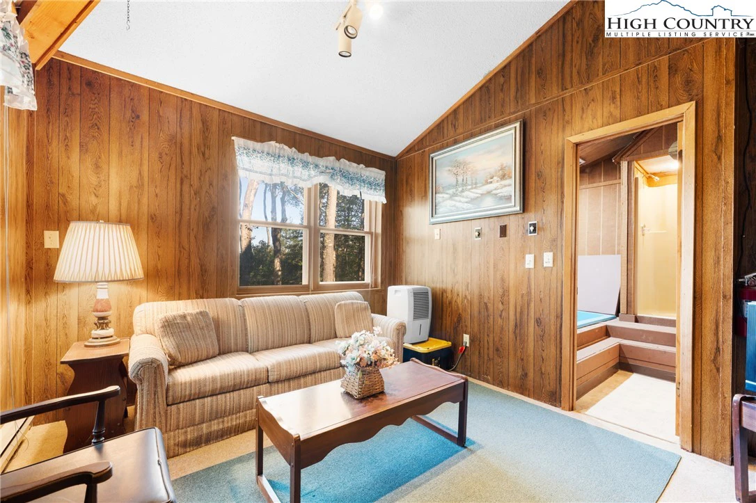 Image number 10 for the current listing
