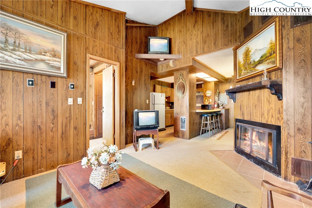 Image number 11 for the current listing