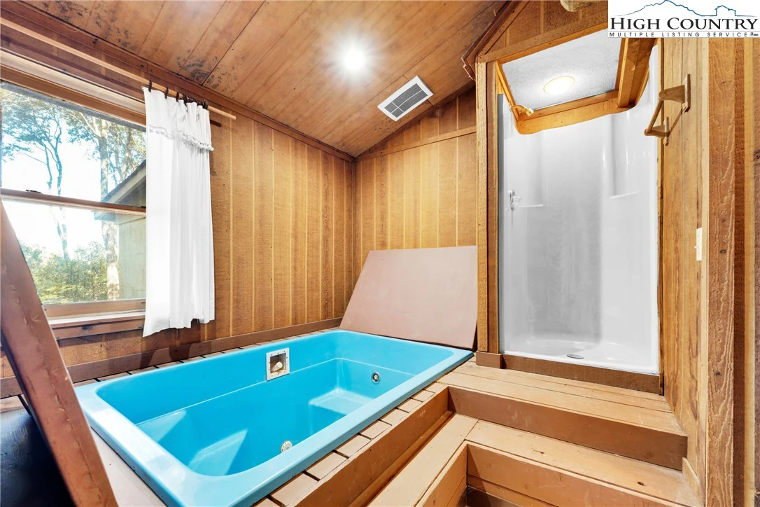Image number 12 for the current listing