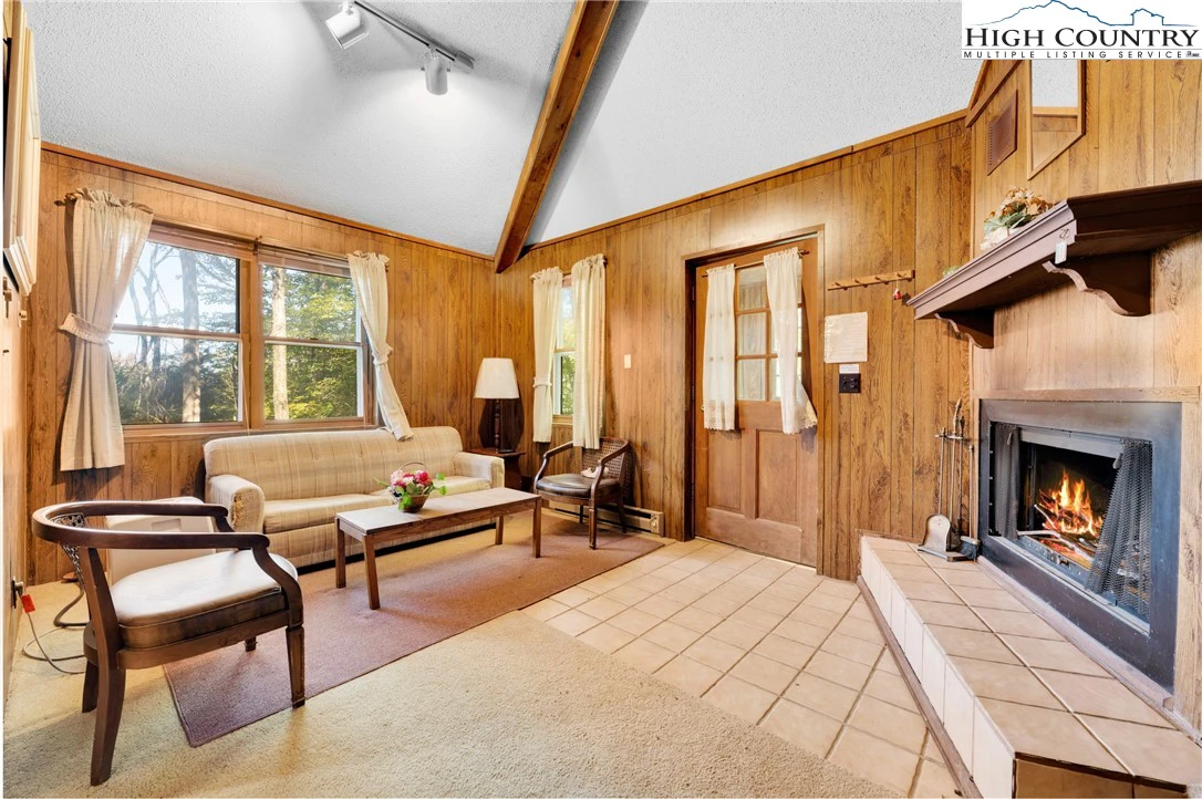 Image number 18 for the current listing