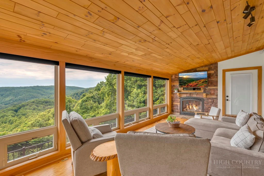 Image number 12 for the current listing