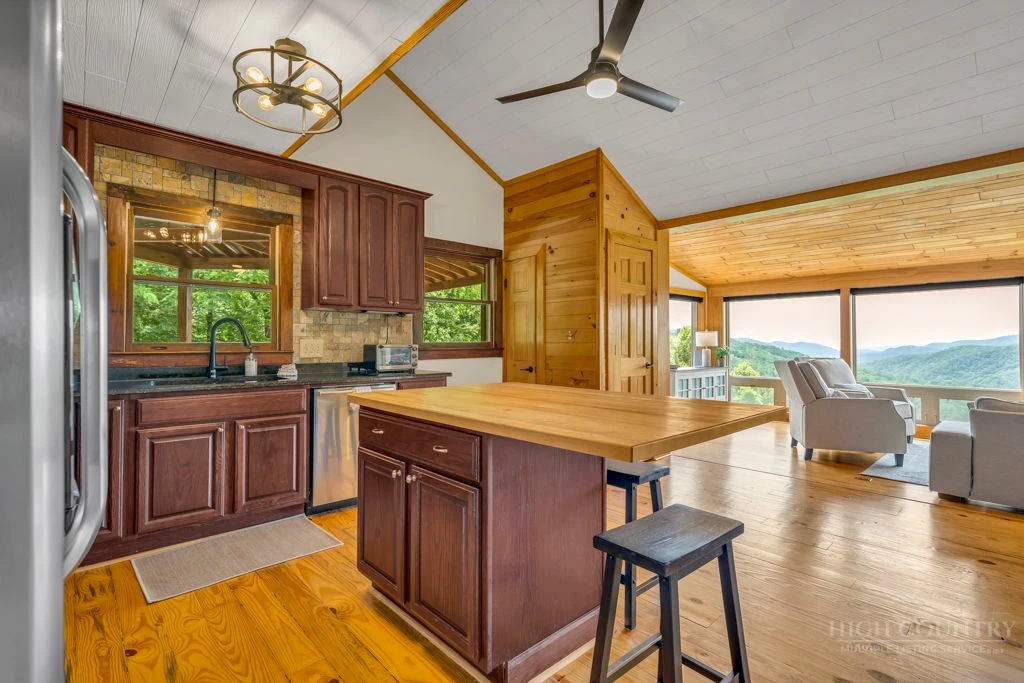 Image number 15 for the current listing