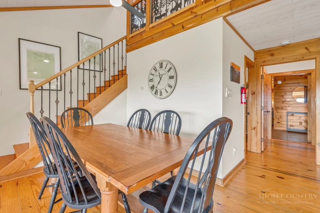 Image number 19 for the current listing