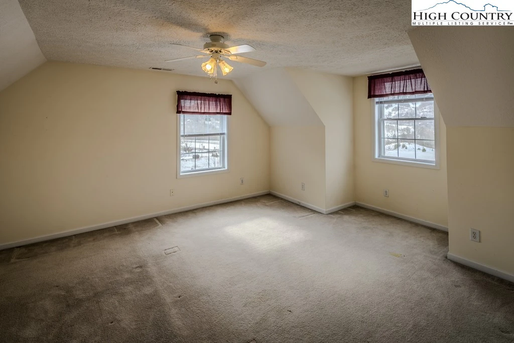 Image number 4 for the current listing