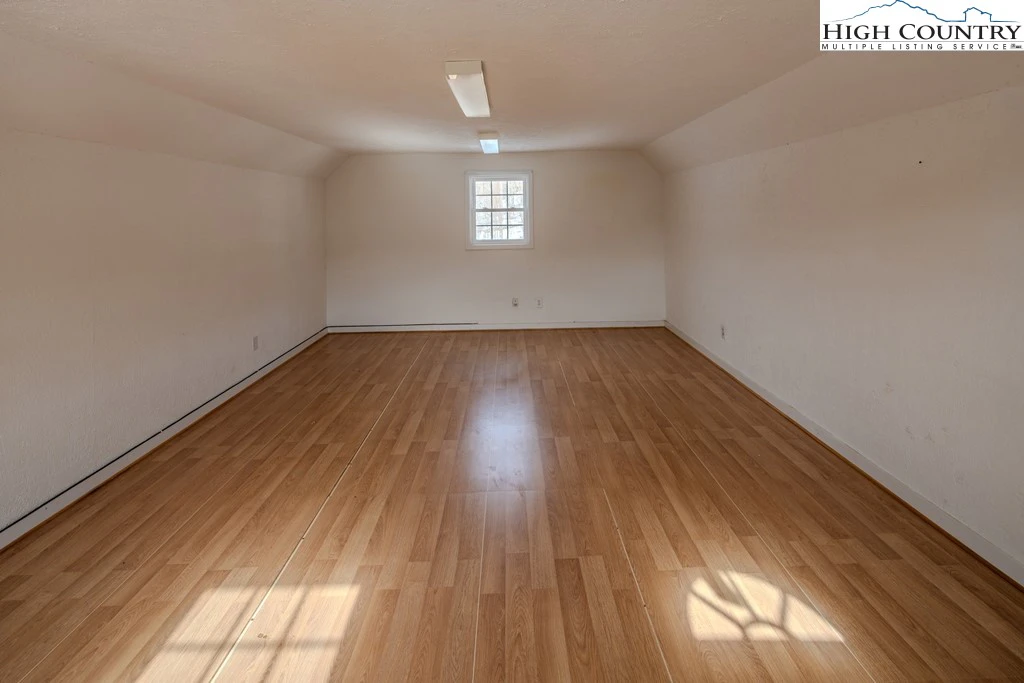 Image number 2 for the current listing