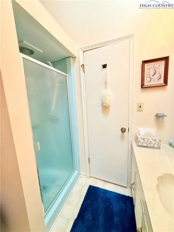 Image number 14 for the current listing