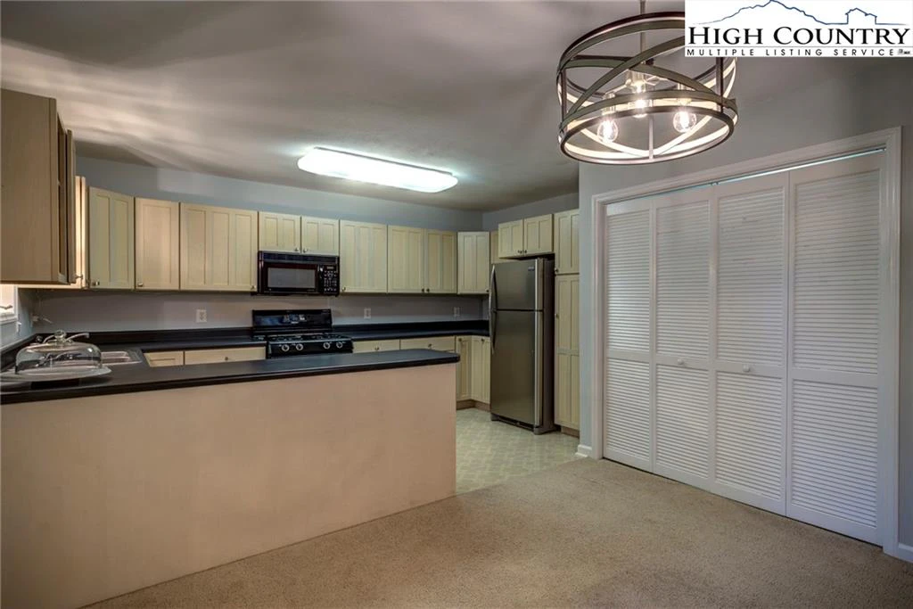 Image number 10 for the current listing