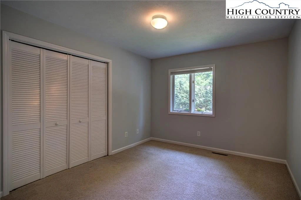 Image number 9 for the current listing