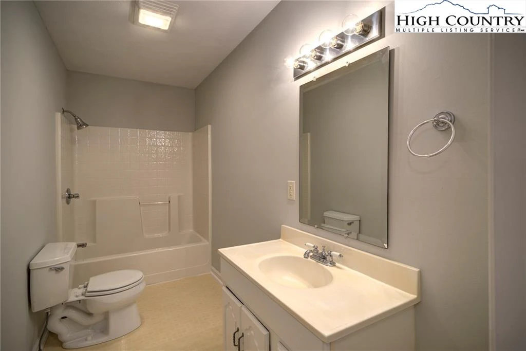 Image number 8 for the current listing