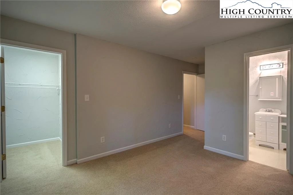 Image number 3 for the current listing
