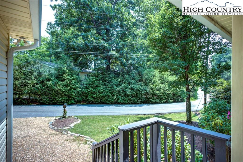 Image number 15 for the current listing