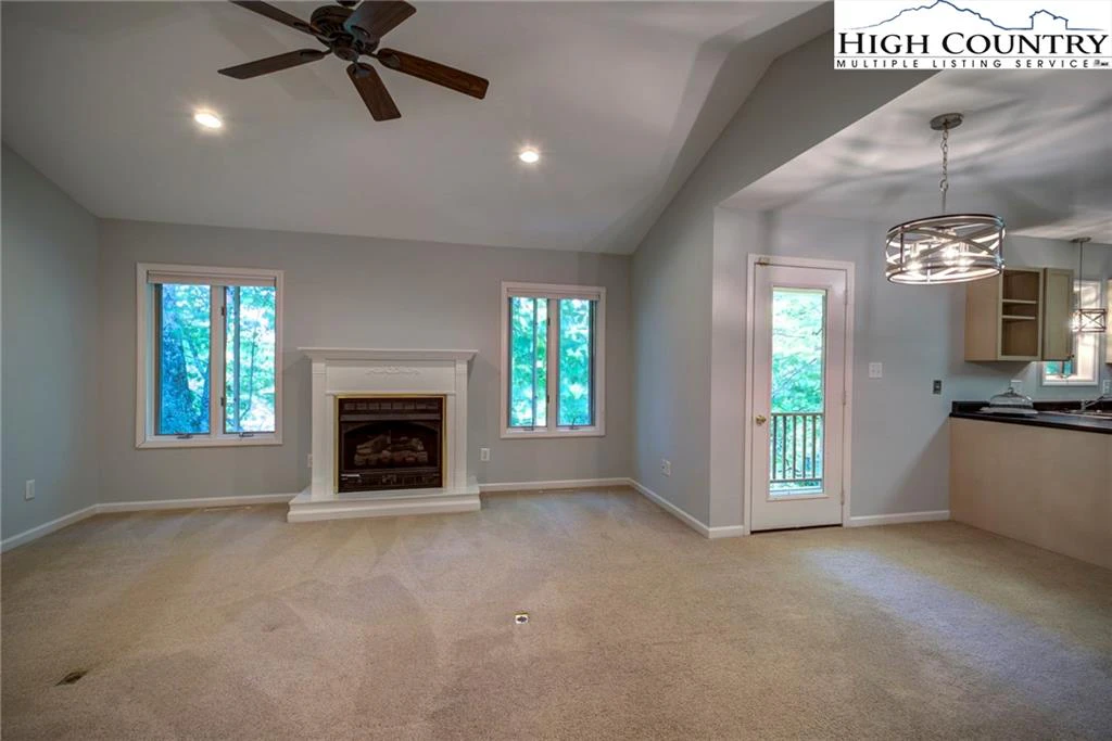 Image number 14 for the current listing