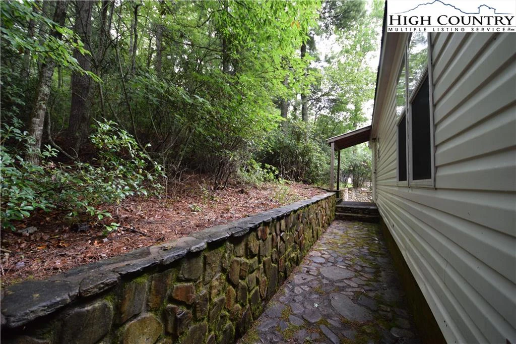 Image number 13 for the current listing