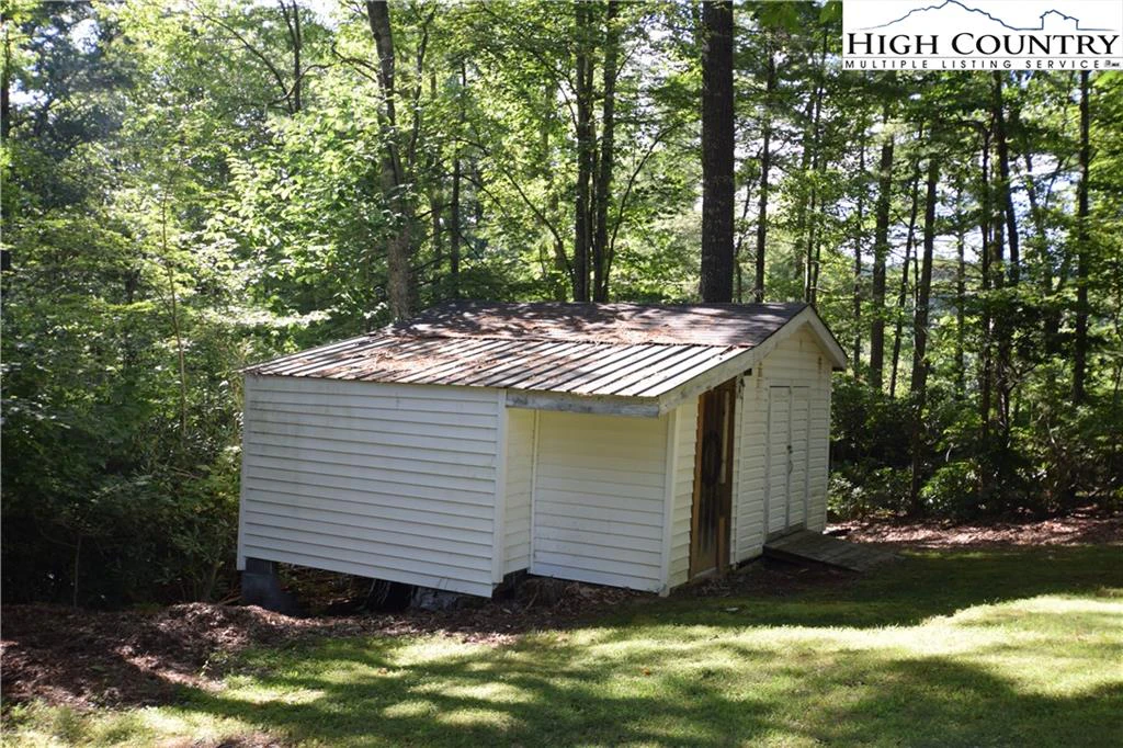 Image number 16 for the current listing