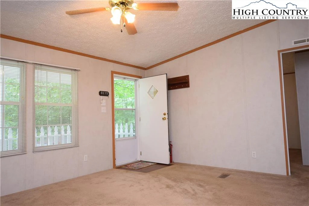 Image number 4 for the current listing