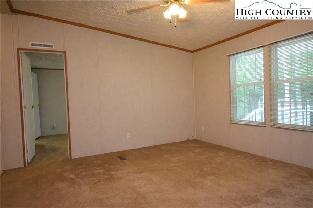 Image number 5 for the current listing
