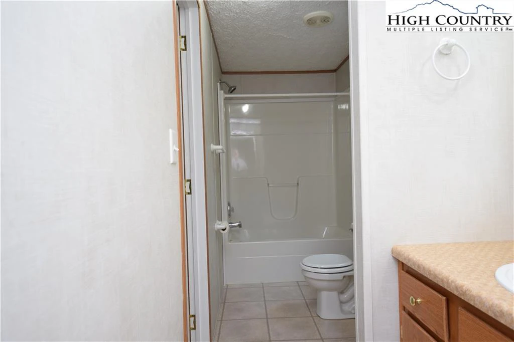 Image number 8 for the current listing