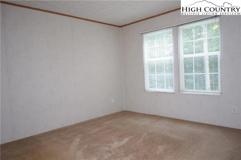Image number 9 for the current listing