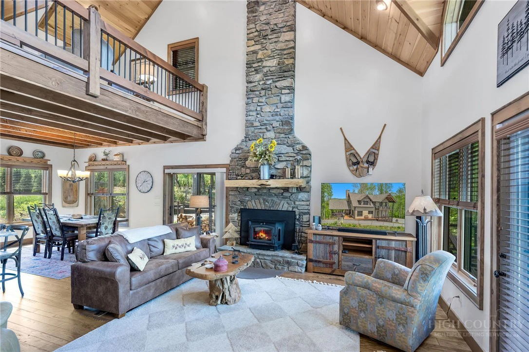 Image number 15 for the current listing