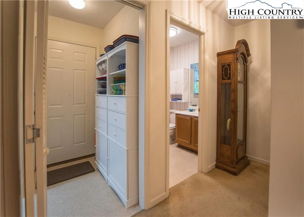 Image number 14 for the current listing