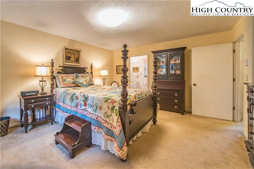 Image number 11 for the current listing