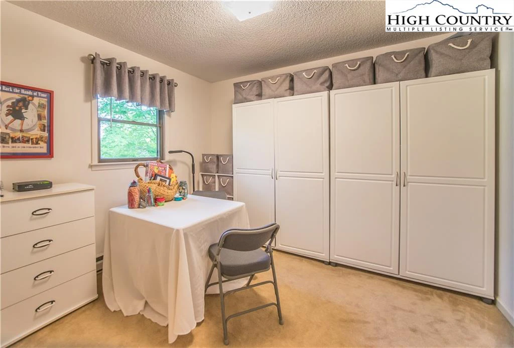 Image number 9 for the current listing