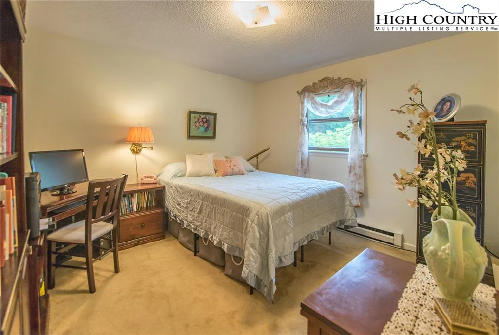 Image number 7 for the current listing