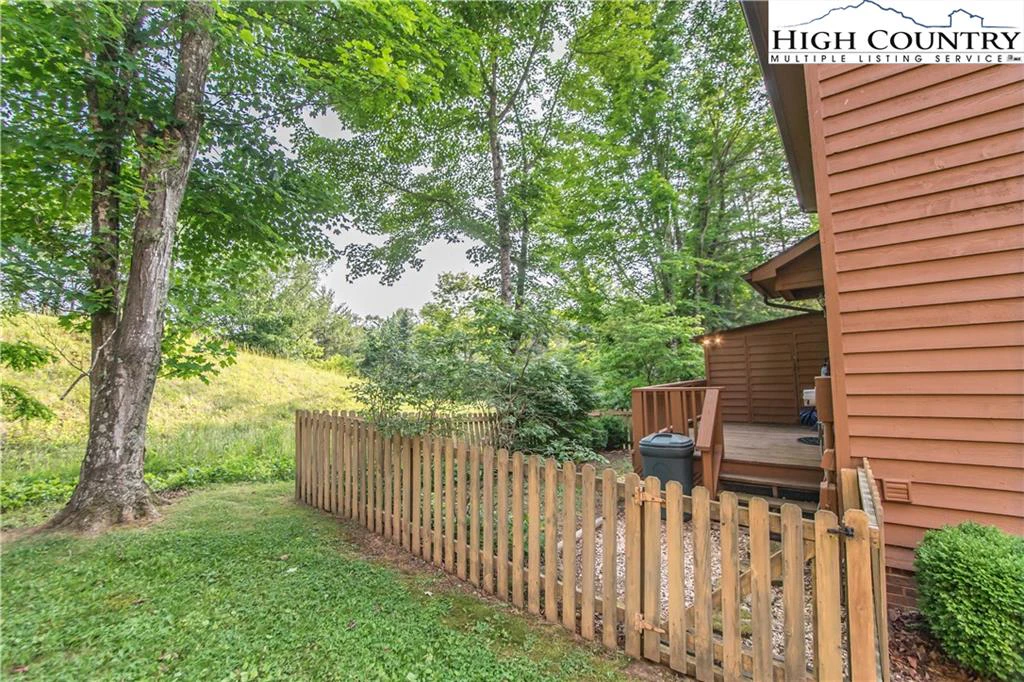 Image number 5 for the current listing