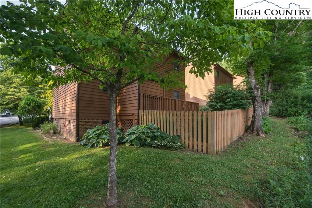 Image number 4 for the current listing