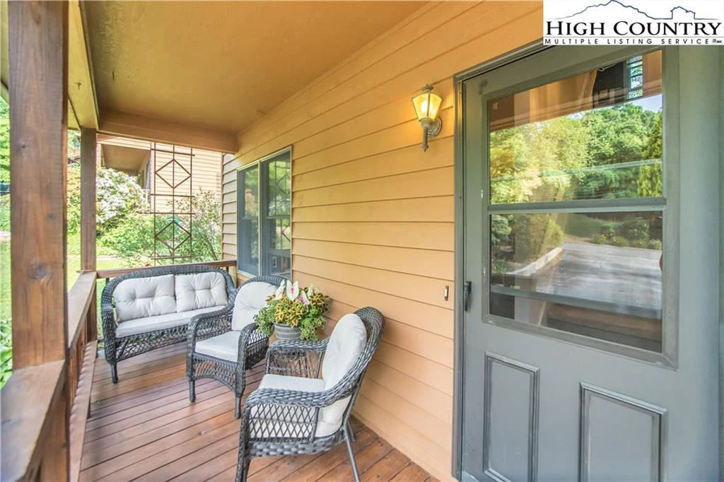 Image number 21 for the current listing