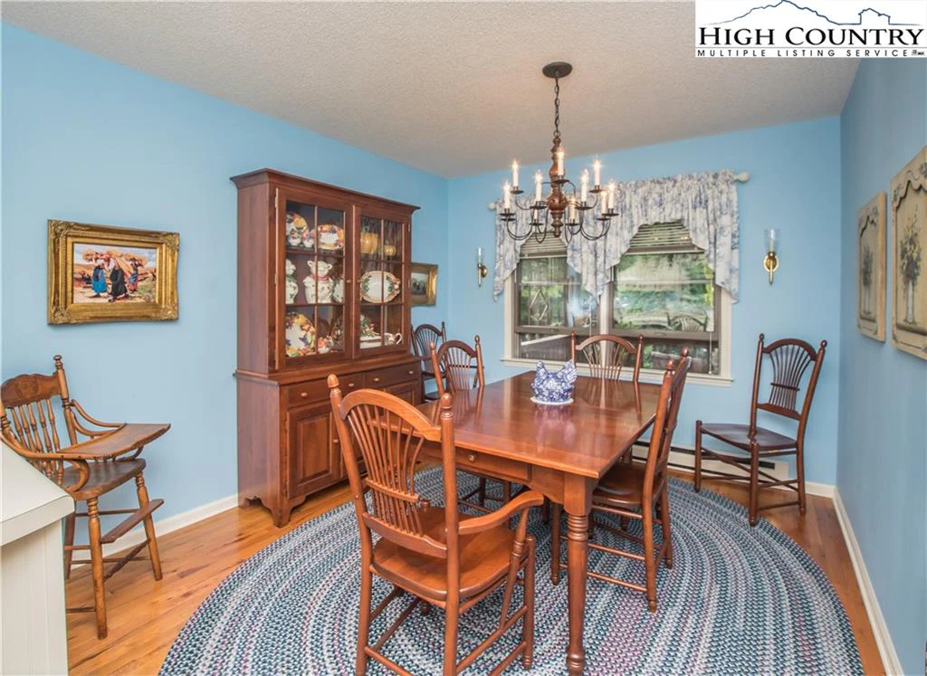 Image number 18 for the current listing