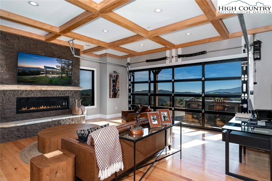 Image number 2 for the current listing