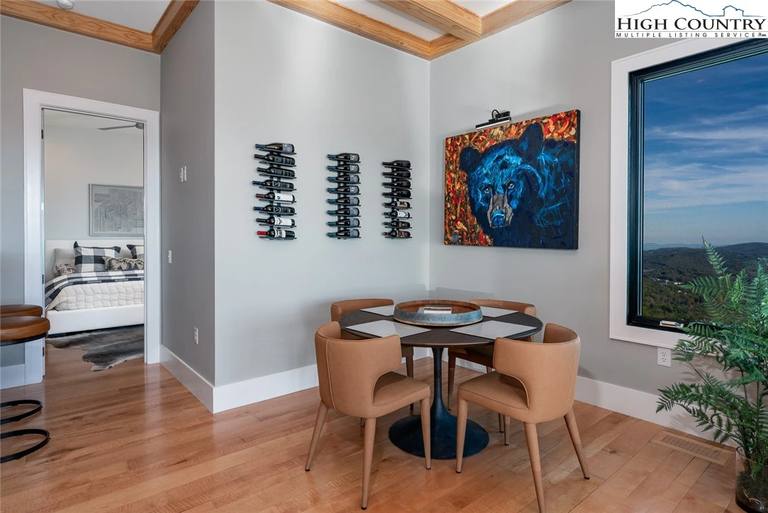 Image number 13 for the current listing